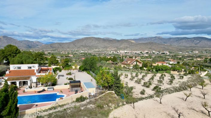 Image No.6-4 Bed Country House for sale