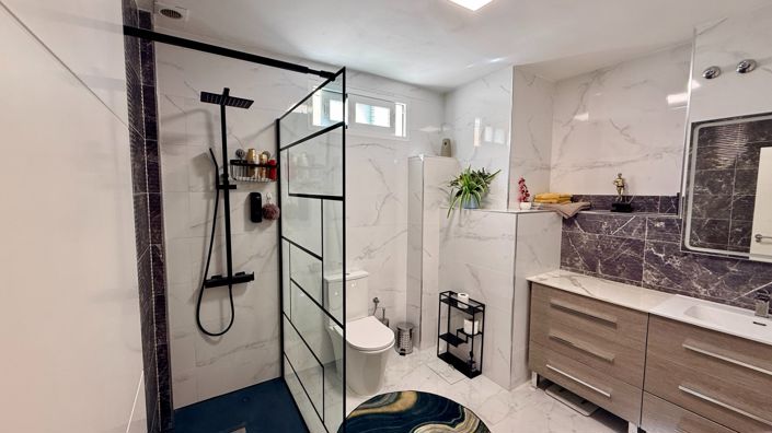 Image No.42-4 Bed Country House for sale