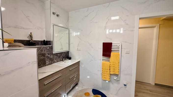 Image No.43-4 Bed Country House for sale