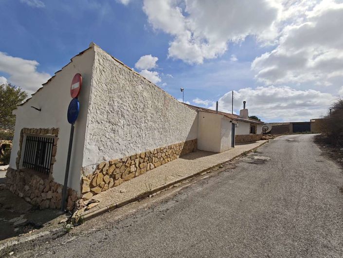 Image No.9-Maison de campagne de 4 chambres à vendre à Pinoso