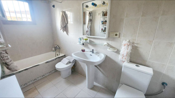 Image No.10-1 Bed Apartment for sale