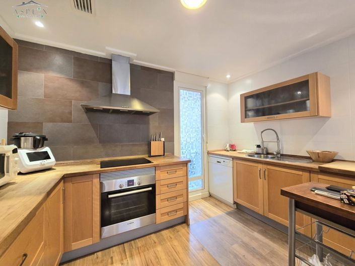 Image No.5-2 Bed Flat for sale