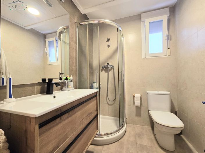 Image No.8-2 Bed Flat for sale