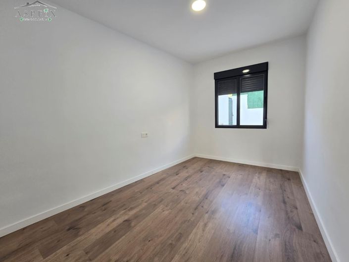 Image No.8-3 Bed Country House for sale