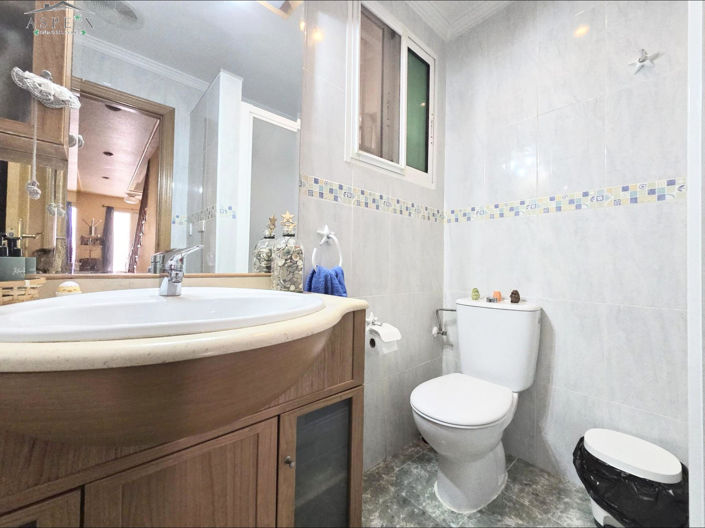 Image No.12-5 Bed Townhouse for sale