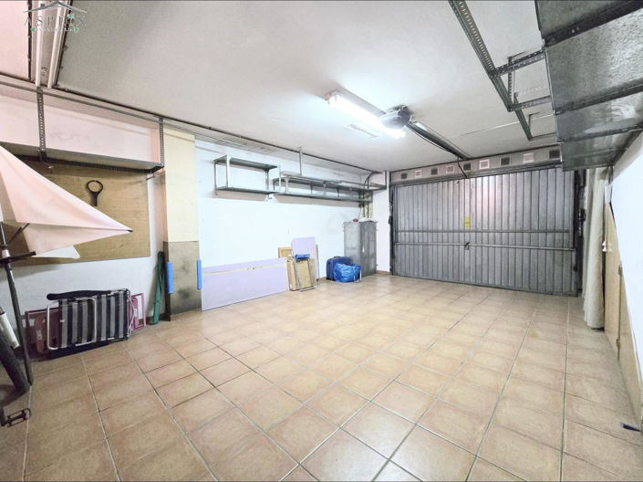 Image No.17-5 Bed Townhouse for sale