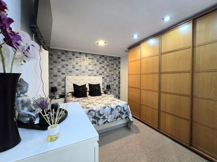 Image No.11-3 Bed Flat for sale