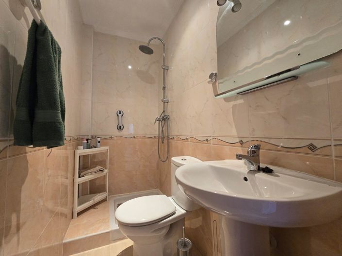 Image No.5-3 Bed Flat for sale