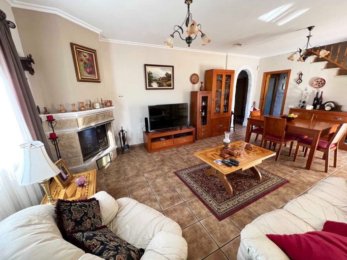 Image No.31-4 Bed Country House for sale