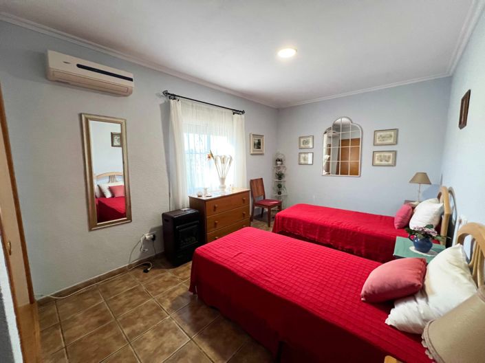 Image No.42-4 Bed Country House for sale