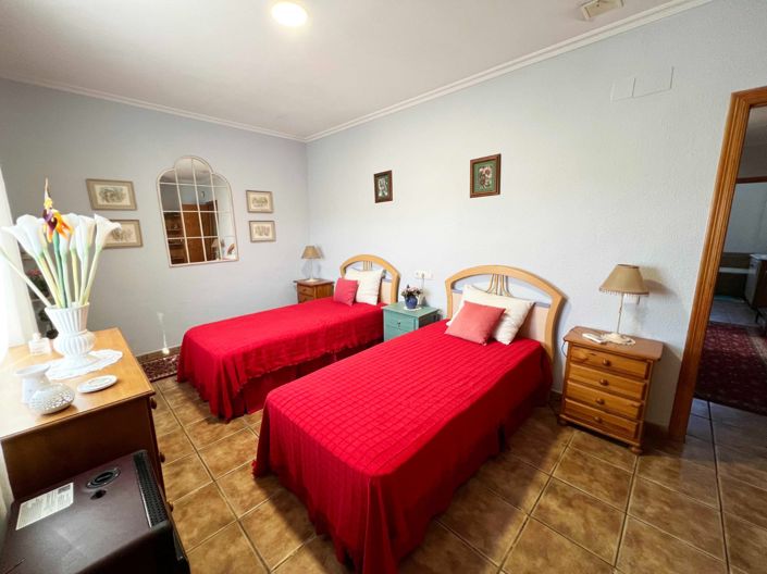 Image No.44-4 Bed Country House for sale