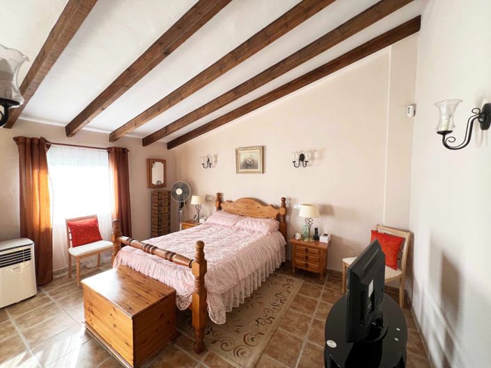 Image No.48-4 Bed Country House for sale