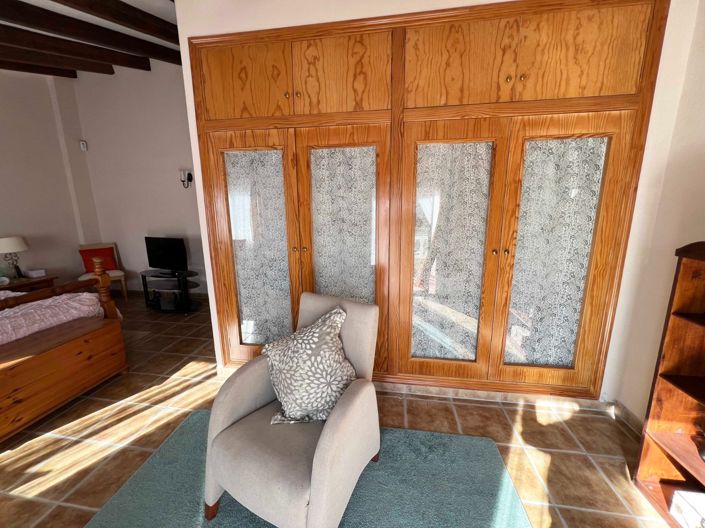 Image No.50-4 Bed Country House for sale