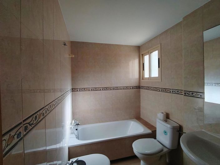 Image No.12-2 Bed Flat for sale