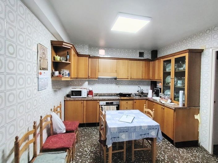 Image No.3-4 Bed Flat for sale
