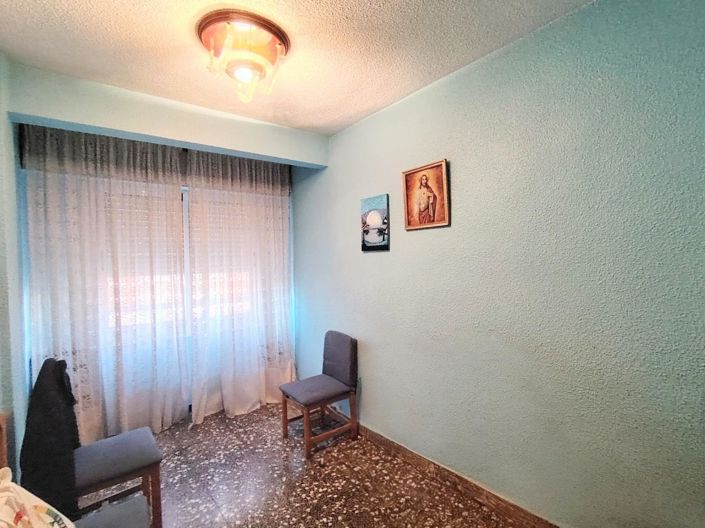 Image No.8-4 Bed Flat for sale