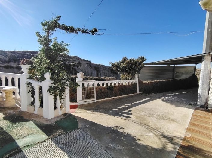 Image No.2-3 Bed House for sale