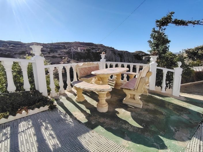 Image No.3-3 Bed House for sale