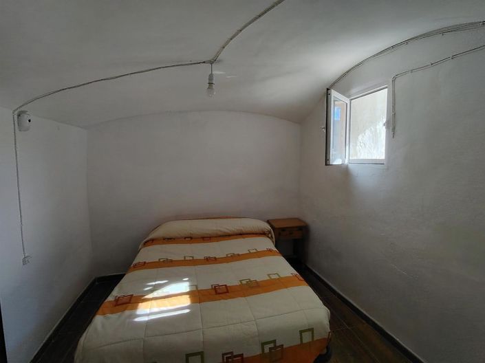 Image No.9-3 Bed House for sale