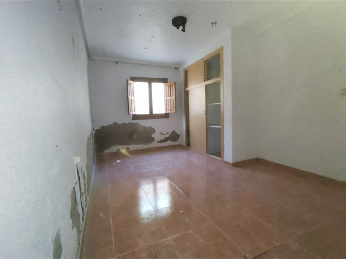 Image No.11-3 Bed Country House for sale