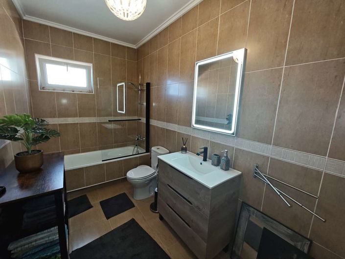 Image No.24-3 Bed Country House for sale