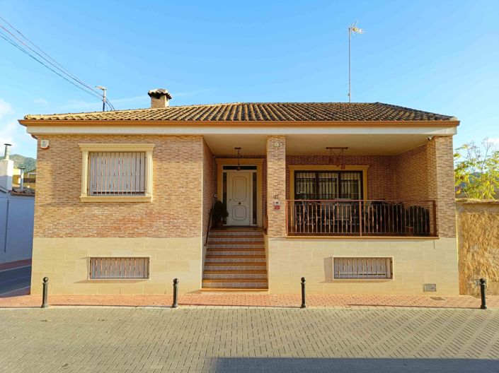 Image No.1-4 Bed Villa for sale