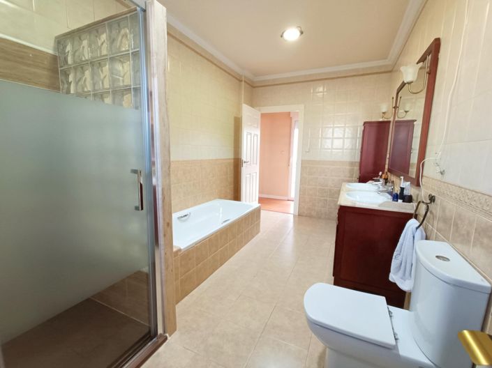 Image No.38-4 Bed Villa for sale