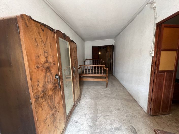 Image No.28-5 Bed Townhouse for sale