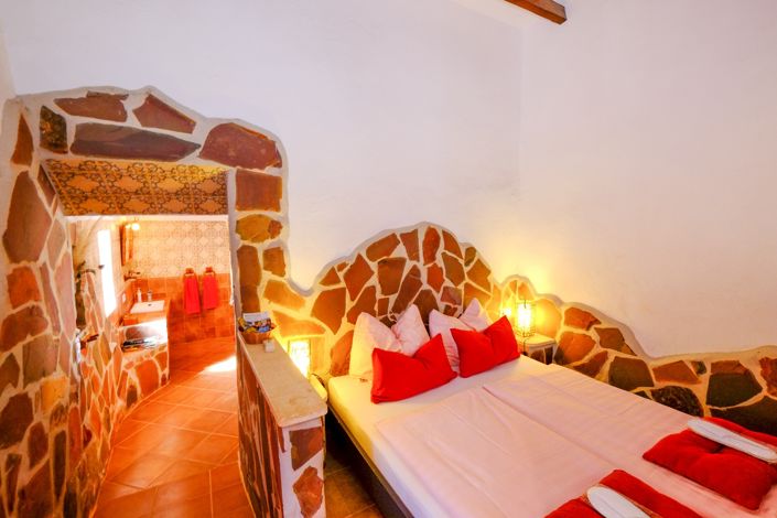 Image No.26-6 Bed Country House for sale