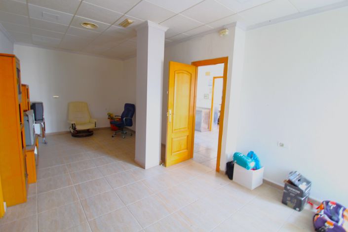 Image No.15-5 Bed Commercial for sale