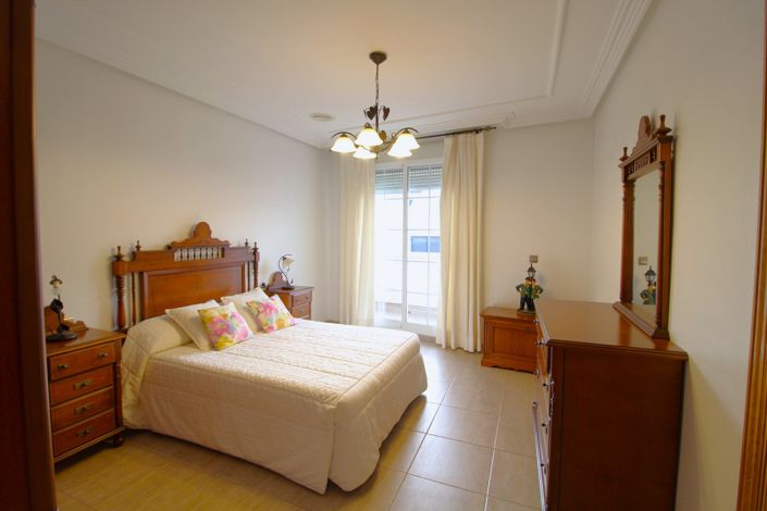 Image No.27-5 Bed Commercial for sale