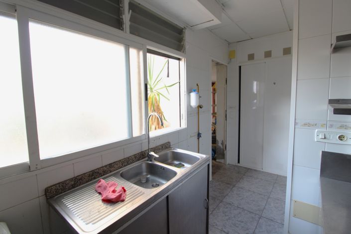 Image No.5-5 Bed Commercial for sale