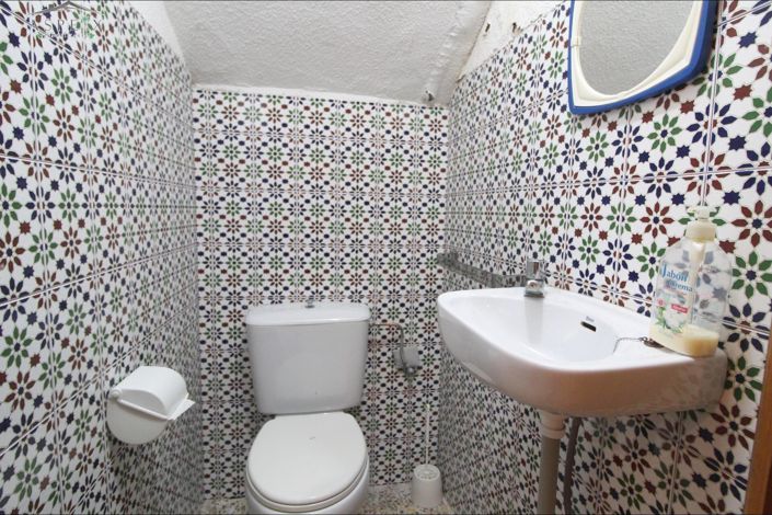 Image No.21-6 Bed Country House for sale