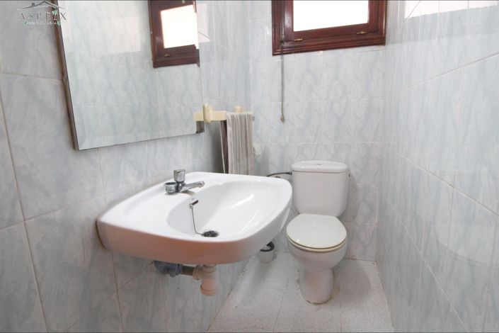 Image No.24-6 Bed Country House for sale