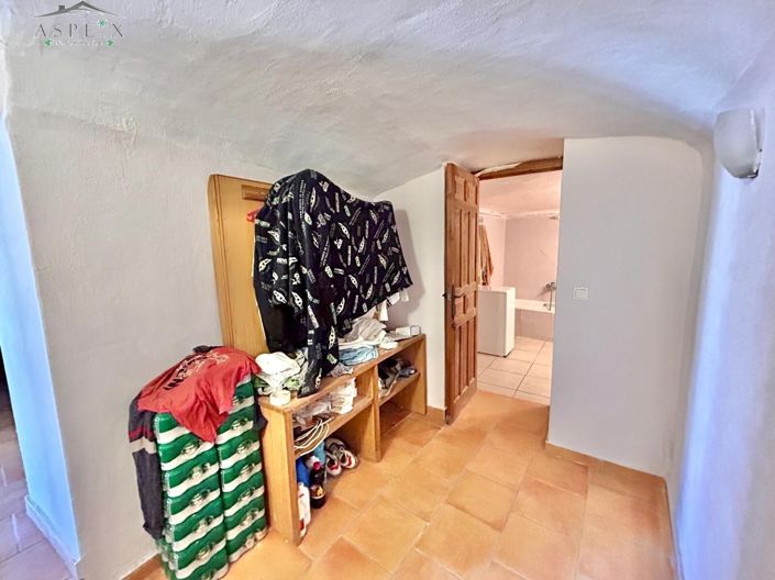 Image No.10-5 Bed House for sale