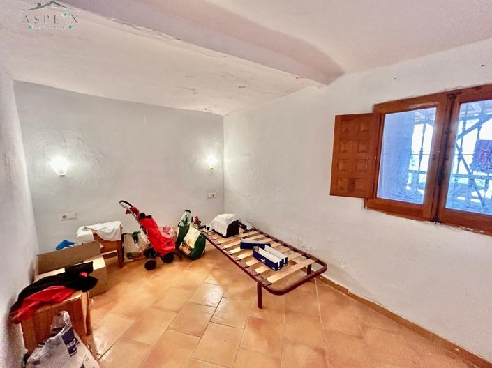 Image No.3-5 Bed House for sale