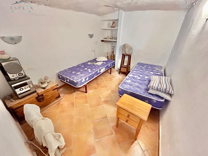 Image No.5-5 Bed House for sale