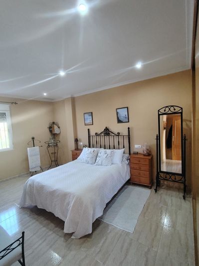 Image No.14-3 Bed Townhouse for sale