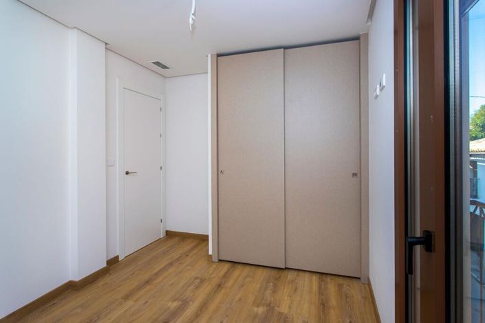 Image No.29-3 Bed Apartment for sale