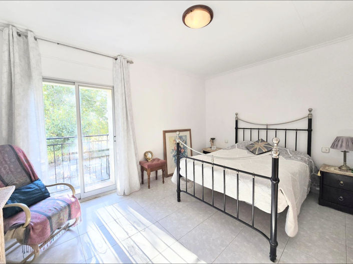 Image No.12-4 Bed Townhouse for sale