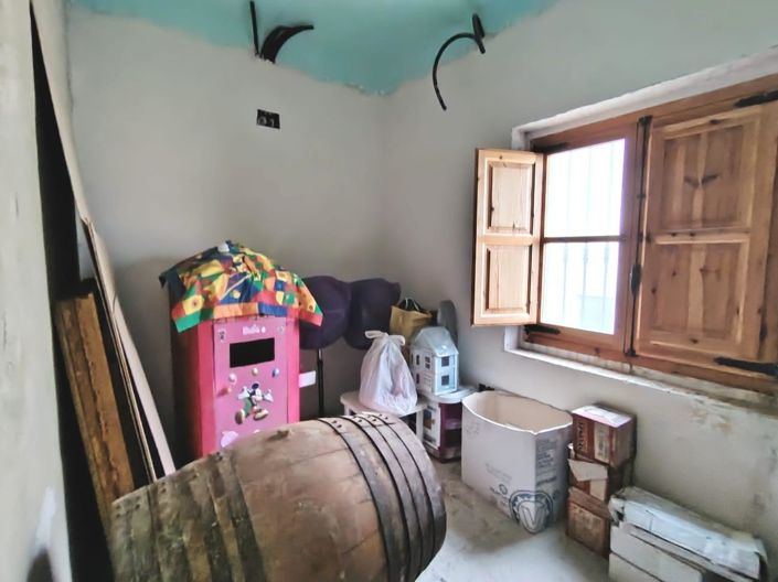 Image No.13-5 Bed Country House for sale