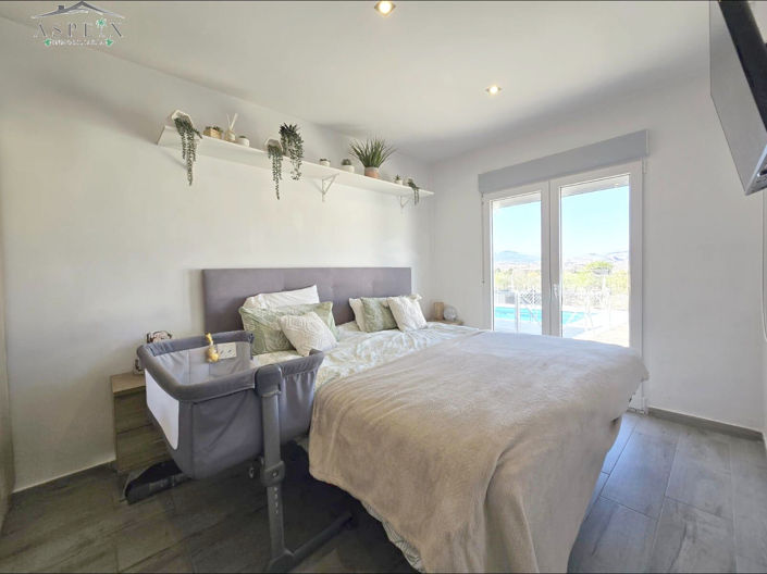 Image No.9-5 Bed Country House for sale