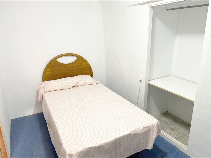 Image No.14-3 Bed House for sale