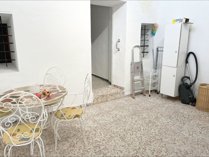 Image No.8-3 Bed House for sale