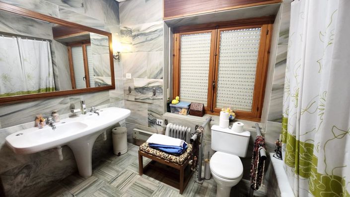 Image No.10-4 Bed Country House for sale