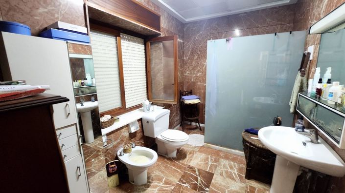 Image No.7-4 Bed Country House for sale