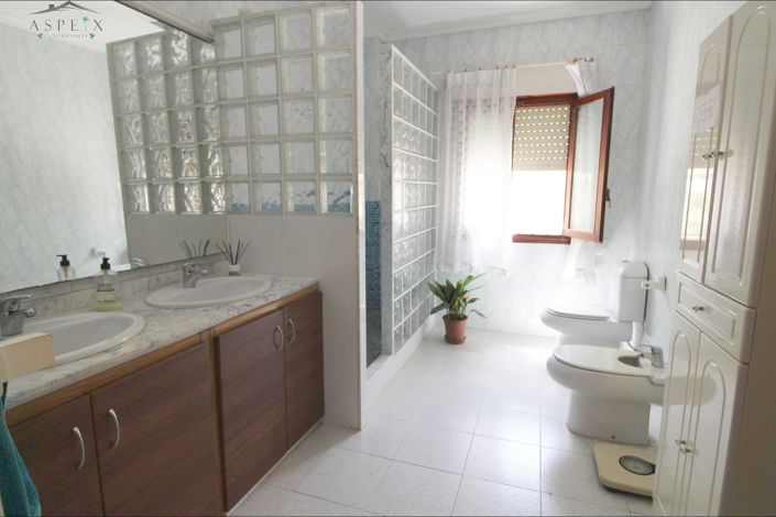 Image No.25-6 Bed Country House for sale