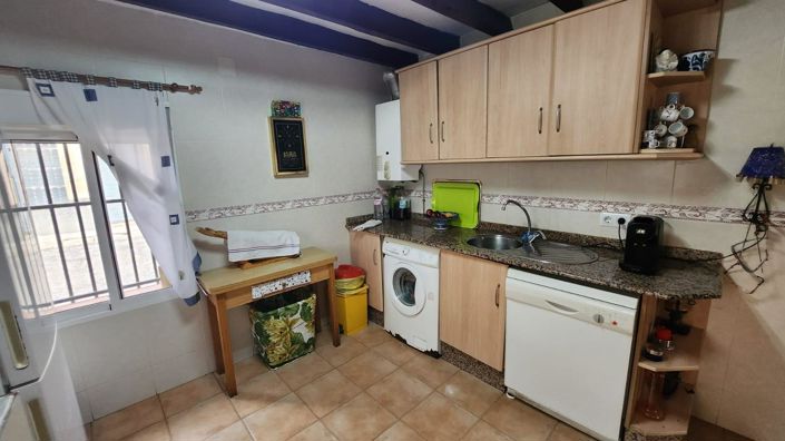 Image No.4-8 Bed Villa for sale