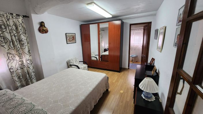 Image No.8-8 Bed Villa for sale