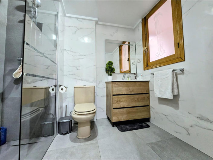 Image No.12-4 Bed Townhouse for sale